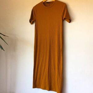 FOREVER 21 short sleeve midi length ribbed dress. Excellent condition. Size S.